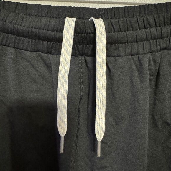 Vuori villa women’s short dark gray/black size XL - Picture 4 of 4